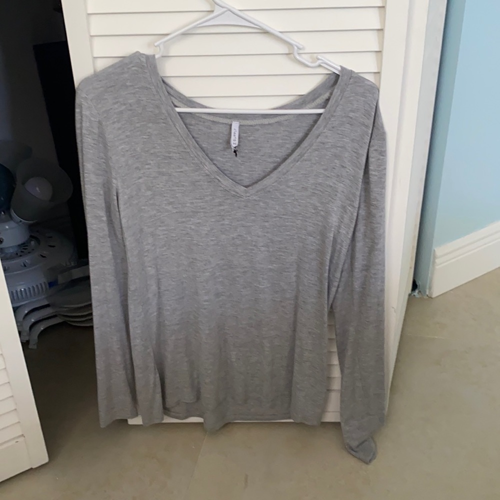 Long sleeve v-neck